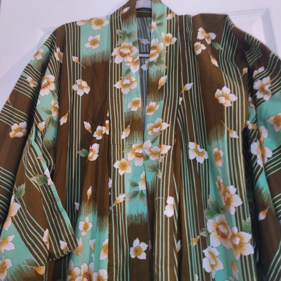 Vintage Japanese Kimono w/ retro flowers & stripes - Picture 7 of 11